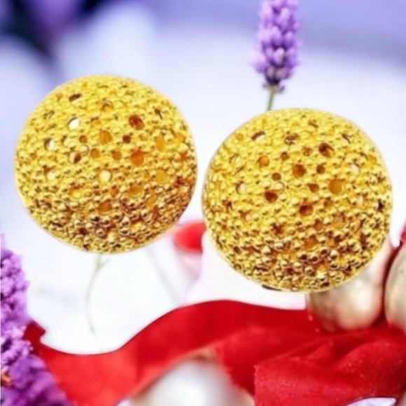 Low Start. Authentic Cristian Dior 18k gold plated clip-on earrings - Picture 2 of 8